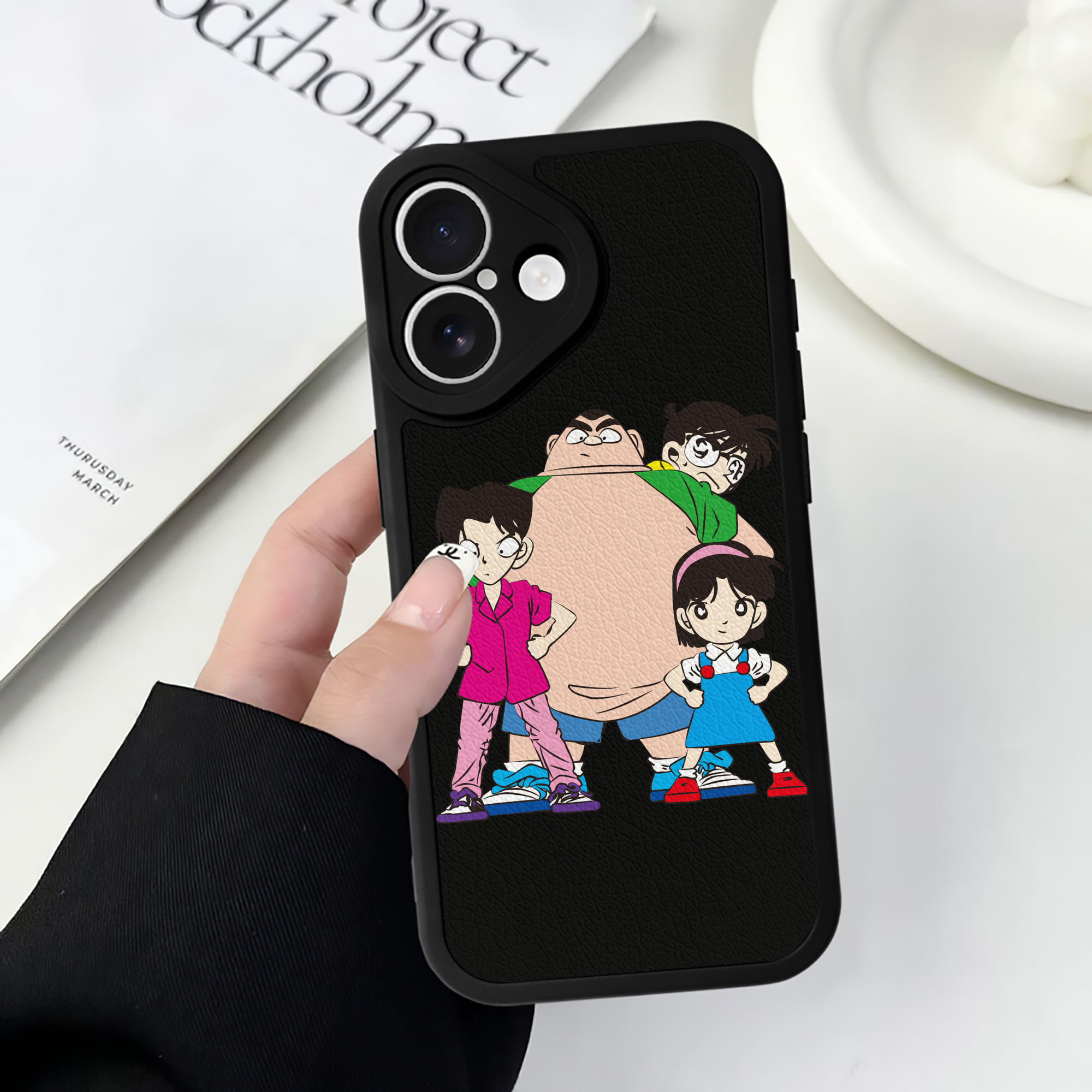 （画像用） 名探偵コナン Detective Conan 【iPhone 16シリーズ対応】シリコンスマホケース（レザー調） 材質：シリコン